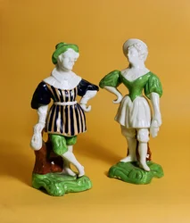 Rockinghamské figurky z Commedia dellArte v kostýmu 16. století, kolem roku 1830 (porcelán)